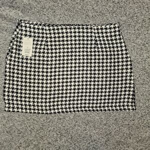 A New Day Stylish Black and White Houndstooth Skirt, Size 17